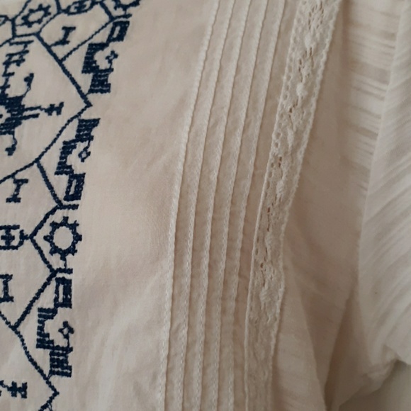☘️LUCKY BRAND embroidered cotton top Size M EUC lace detail - Picture 2 of 4